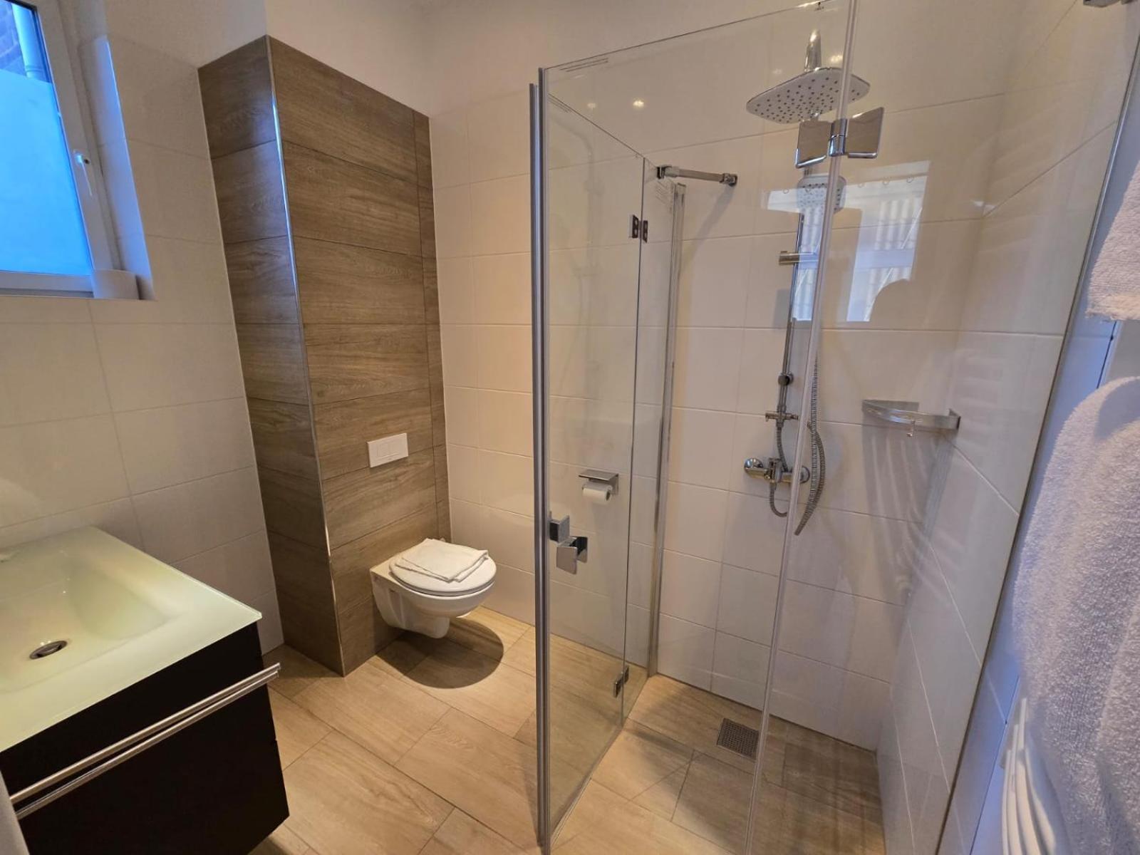 Kronprinz Hotel 2*